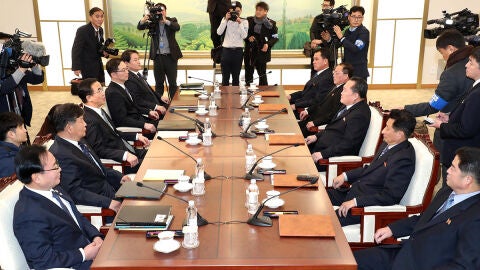 Integrantes de Corea del Norte y Corea del Sur en la reuni&oacute;n