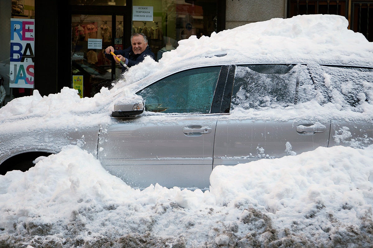 Roberto Brasero: "La sal no funde el hielo, lo que hace es prevenir que se forme" Roberto Brasero: "La sal no funde el hielo, lo que hace es prevenir que se forme"