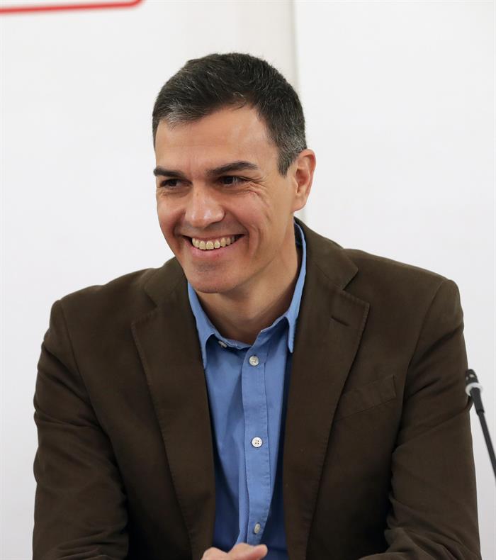 Pedro Sánchez propone dos nuevos impuestos a la banca para que sostenga las pensiones Pedro Sánchez propone dos nuevos impuestos a la banca para que sostenga las pensiones