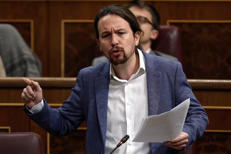 Iglesias celebra que Sánchez "copie" a Podemos y "haga suya" la propuesta de crear un impuesto a la banca Iglesias celebra que Sánchez "copie" a Podemos y "haga suya" la propuesta de crear un impuesto a la banca