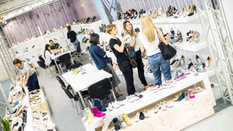 Un expositor en la feria de calzado Expo Riva Schuh de Rival del Garda