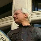 Ecuador busca "mediación" para solucionar situación insostenible de Assange