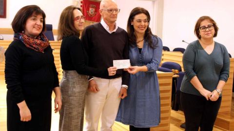 Entrega del cheque a Opa&ntilde;el