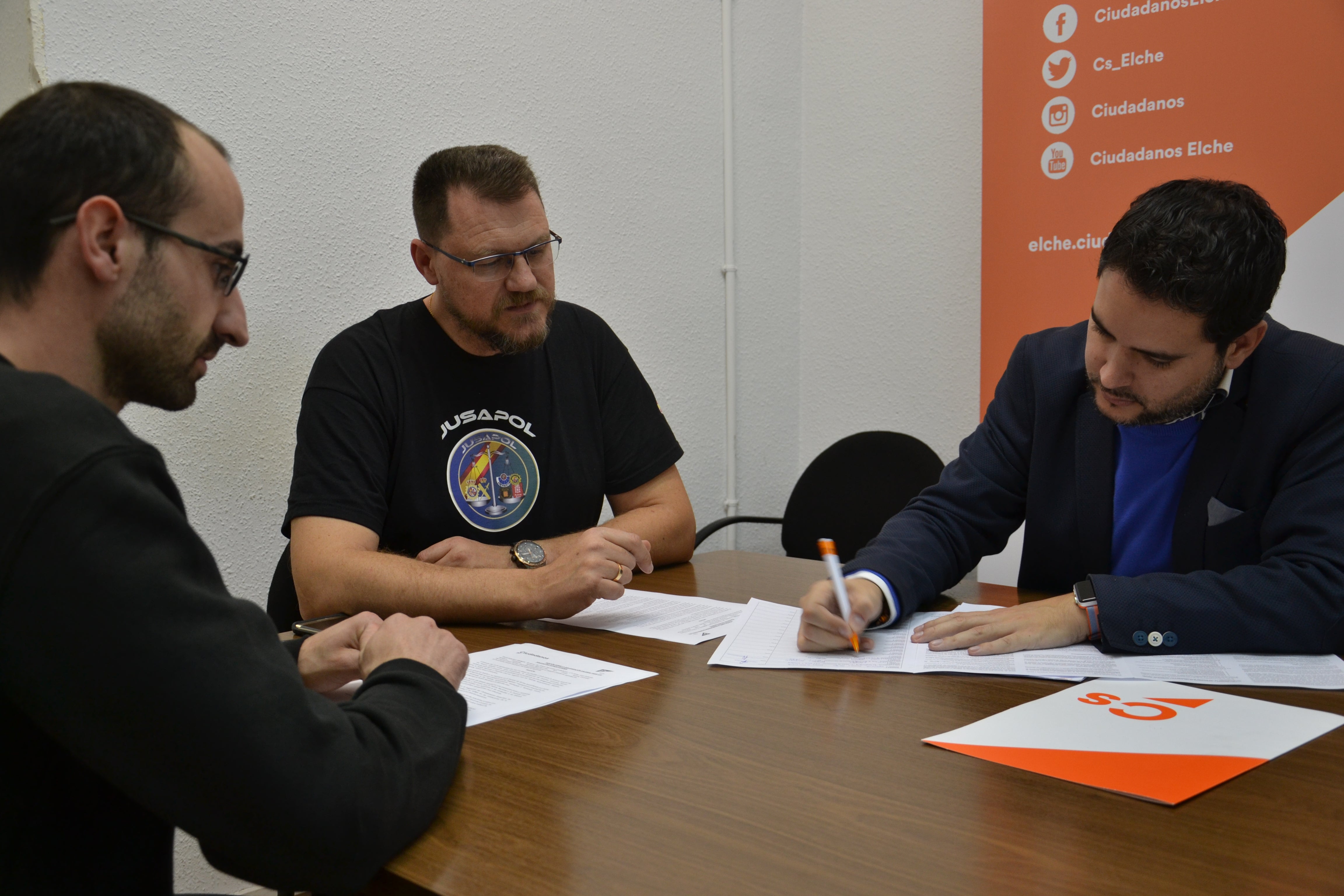 Cs Elche presenta una moción para pedir la equiparación salarial de la Policía Nacional y Guardia Civil Cs Elche presenta una moción para pedir la equiparación salarial de la Policía Nacional y Guardia Civil