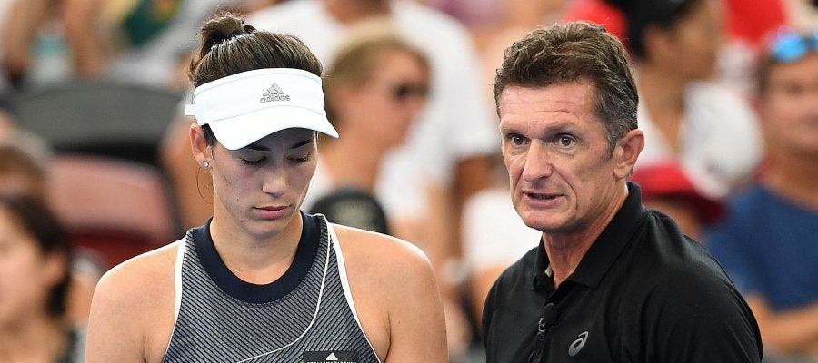 Muguruza, junto a su entrenador en Sídney Muguruza, junto a su entrenador en Sídney