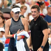 Muguruza, junto a su entrenador en Sídney Muguruza, junto a su entrenador en Sídney