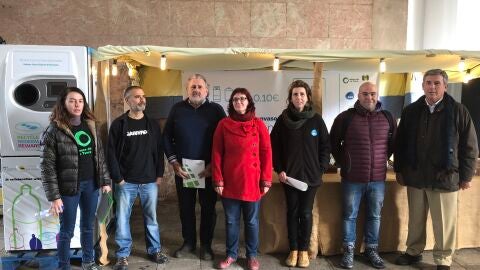 Representantes de Amics de la Terra, Greenpeace, GOB, Fundaci&oacute; Deixalles, Pimeco, Recircula, Rezero y Retorna