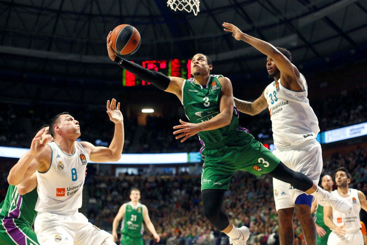 El Unicaja luce su mejor versión para ganar al Real Madrid y cortar su buena racha El Unicaja luce su mejor versión para ganar al Real Madrid y cortar su buena racha