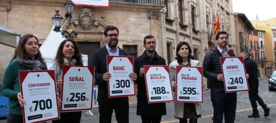 El alcalde, Antoni Noguera, la portavoz adjunta del PSIB Palma, Angélica Pastor, la portavoz de Podem Palma, Antònia Martín, y los concejales de Movilidad, Joan Ferrer, la teniente de alcalde de Ecología, Agricultura y Bienestar Animal, Neus Truyol, y el de Infraestructuras y Accesibilidad, Rodrigo A. Romero El alcalde, Antoni Noguera, la portavoz adjunta del PSIB Palma, Angélica Pastor, la portavoz de Podem Palma, Antònia Martín, y los concejales de Movilidad, Joan Ferrer, la teniente de alcalde de Ecología, Agricultura y Bienestar Animal, Neus Truyol, y el de Infraestructuras y Accesibilidad, Rodrigo A. Romero