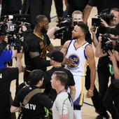 LeBron James y Steph Curry, tras un partido de las Finales de 2017 LeBron James y Steph Curry, tras un partido de las Finales de 2017