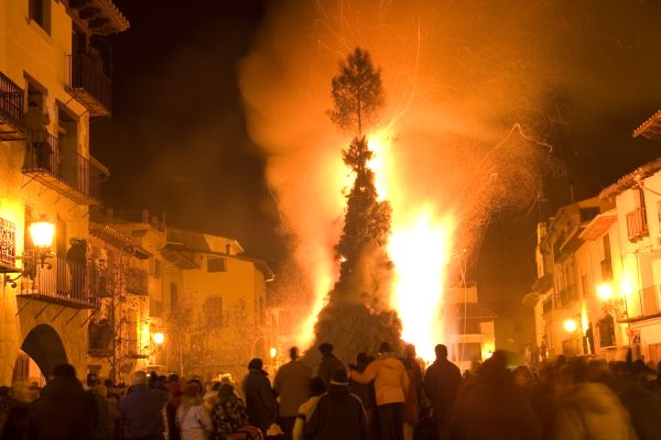 Albert Alcaraz, experto en fiestas, nos explica los orígenes de la celebración de Sant Antoni Albert Alcaraz, experto en fiestas, nos explica los orígenes de la celebración de Sant Antoni