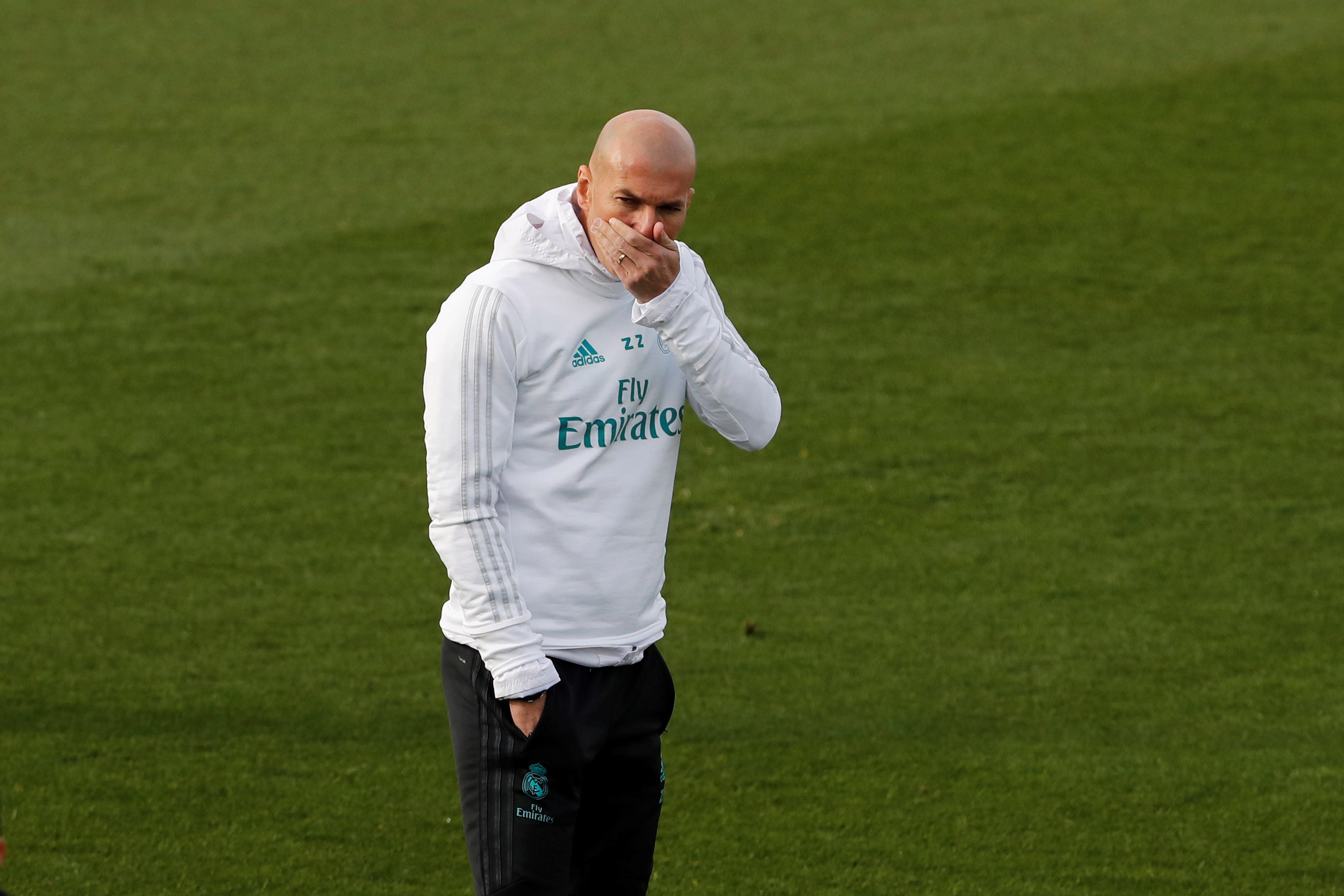 Zidane: "¿Fichajes? No vamos a fichar, no hay opiniones distintas con el club" Zidane: "¿Fichajes? No vamos a fichar, no hay opiniones distintas con el club"
