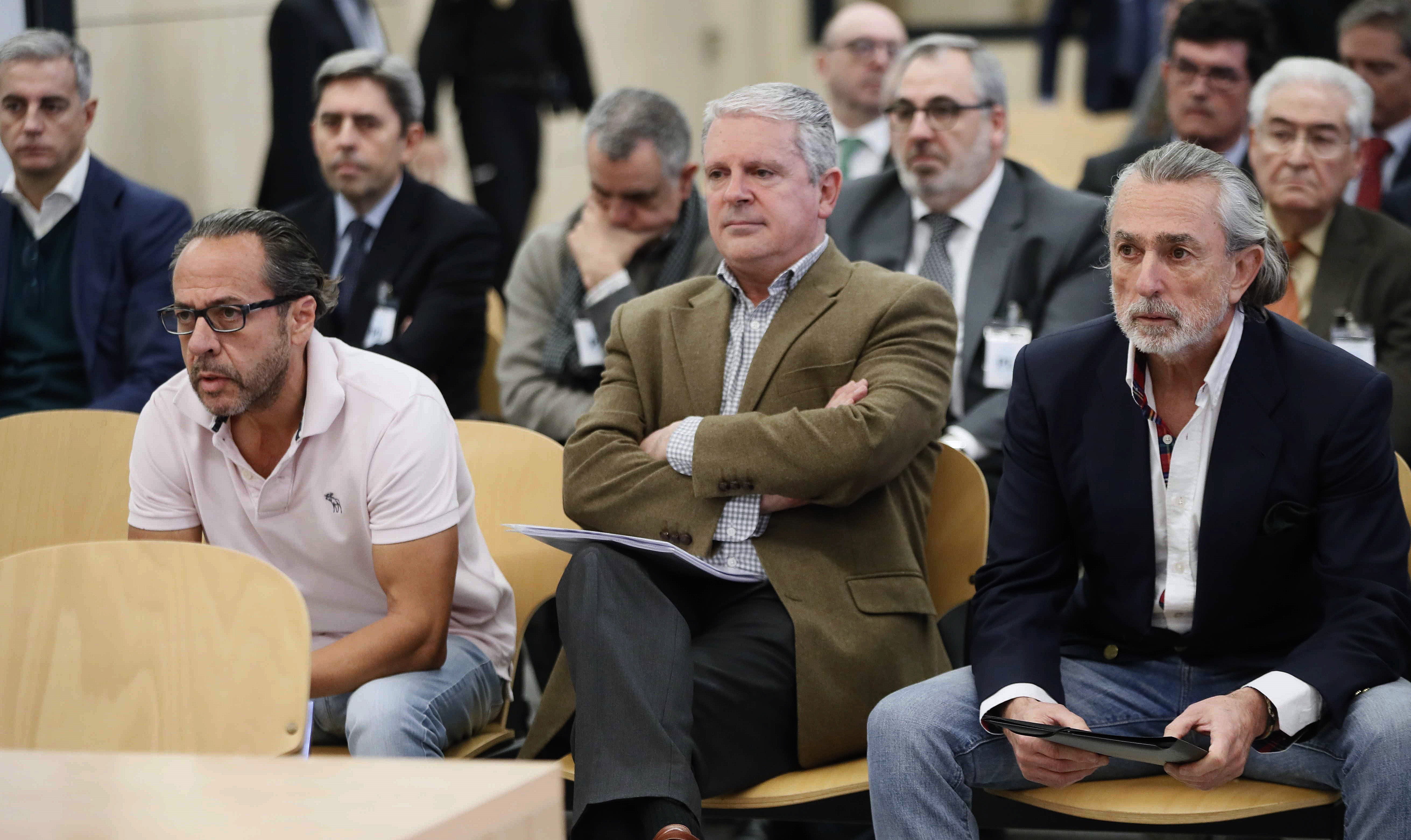 <p>Correa, condenado a 5 años de prisión; El Bigotes, a más de 6; y Costa, a 4 por la financiación ilegal del PP valenciano</p> <p>Correa, condenado a 5 años de prisión; El Bigotes, a más de 6; y Costa, a 4 por la financiación ilegal del PP valenciano</p>