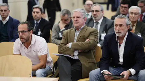 Álvaro Pérez Alonso 'El Bigotes', Pablo Crespo, y Francisco Correa durante el juicio Álvaro Pérez Alonso 'El Bigotes', Pablo Crespo, y Francisco Correa durante el juicio