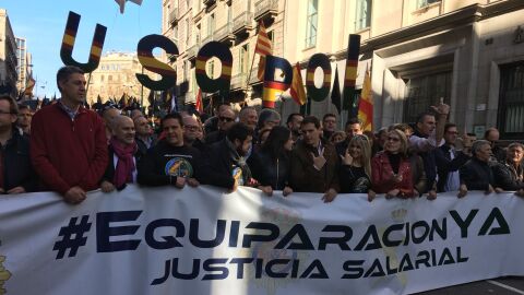 Manifestaci&oacute;n por la equiparaci&oacute;n salarial entre polic&iacute;as y Mossos en Barcelona