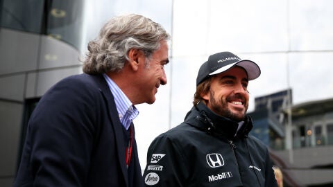Carlos Sainz, con Fernando Alonso
