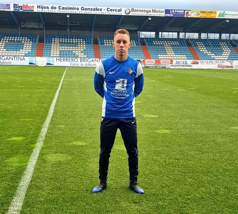 El jugador que despidió la Cultural Leonesa por insultar al club... ¡ficha por el eterno rival! El jugador que despidió la Cultural Leonesa por insultar al club... ¡ficha por el eterno rival!