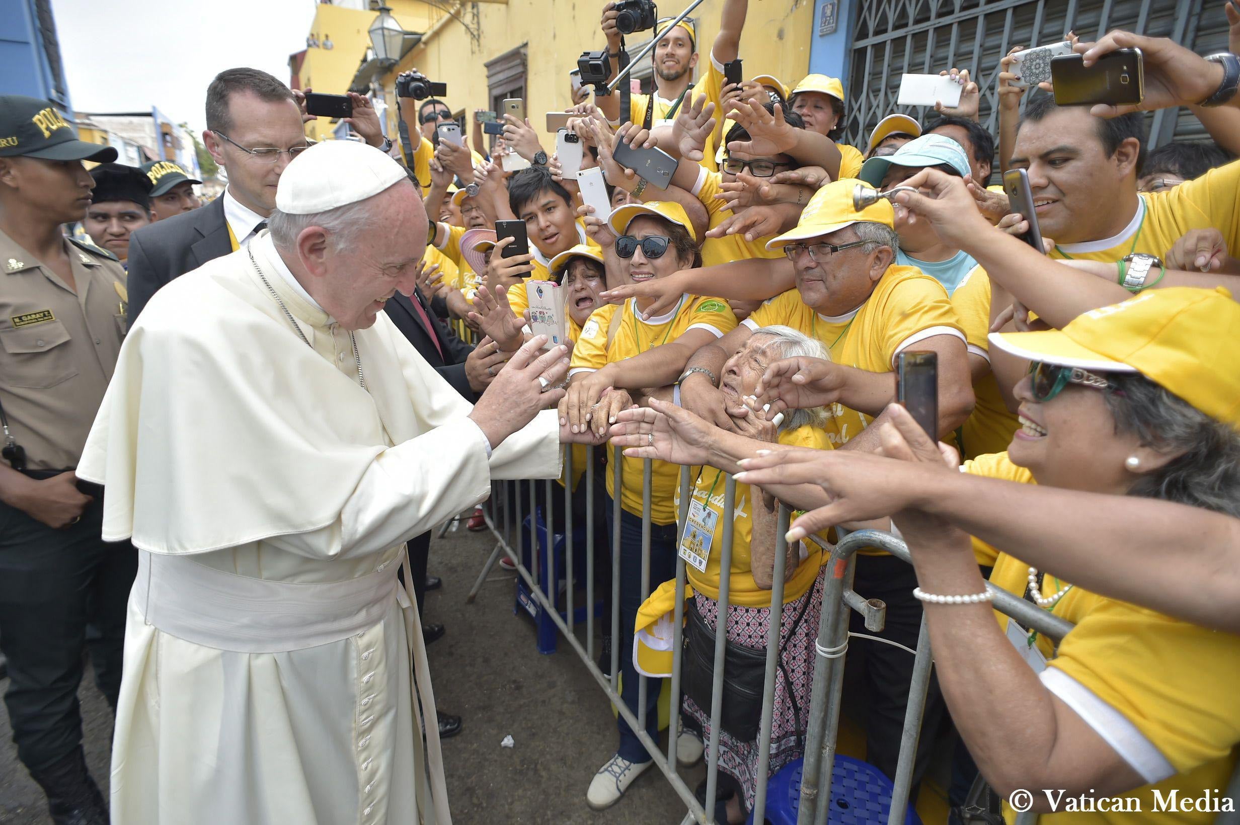 El Papa Francisco a los jóvenes en Perú: "No podemos 'photoshopear' la realidad" El Papa Francisco a los jóvenes en Perú: "No podemos 'photoshopear' la realidad"