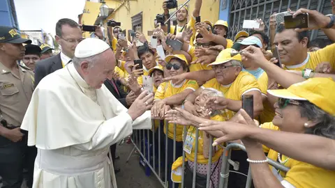 El papa Francisco saluda a sus fieles en Perú El papa Francisco saluda a sus fieles en Perú