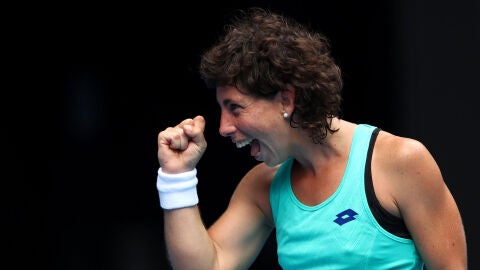 Carla Su&aacute;rez celebra su victoria ante Kontaveit