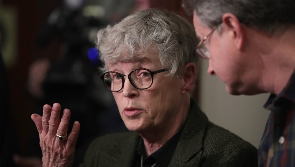 Lou Anna Simon, directora de la universidad de Michigan State