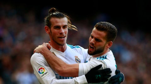 Bale y Nacho celebran uno de los goles contra el Deportivo