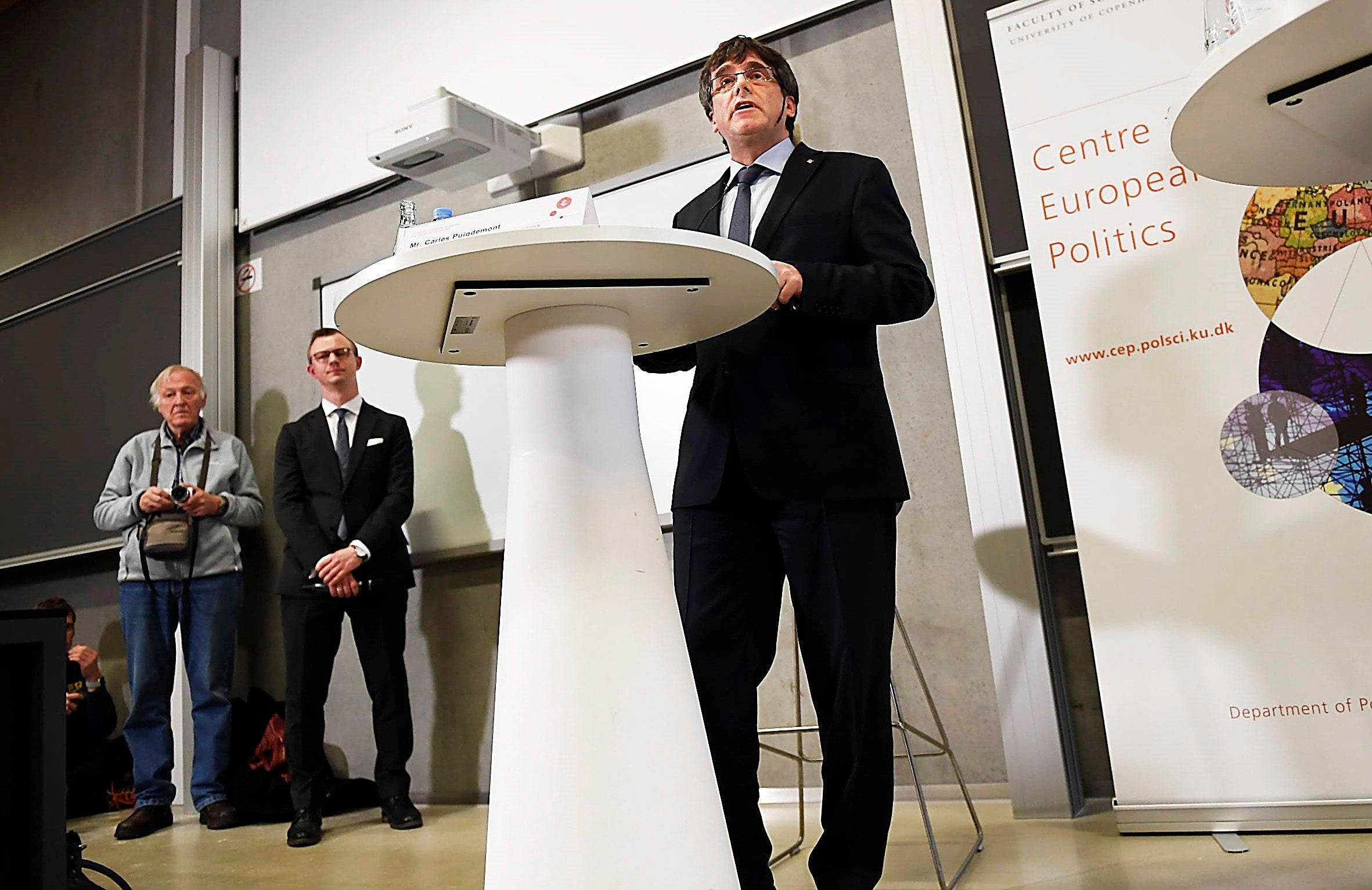 Bjarke Moller: "Puigdemont se ha invitado solo a la universidad de Copenhague porque necesita una plataforma de publicidad" Bjarke Moller: "Puigdemont se ha invitado solo a la universidad de Copenhague porque necesita una plataforma de publicidad"