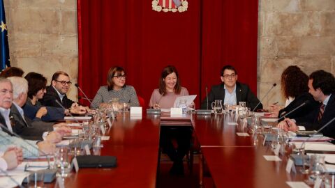 Mesa de Di&aacute;logo Social reunida con los miembros del Govern, los representantes de los consells insulares y de los agentes sociales y econ&oacute;micos, para presentar el Plan de Industria