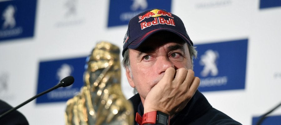 Carlos Sainz, con el trofeo de campeón del Dakar 2018 Carlos Sainz, con el trofeo de campeón del Dakar 2018