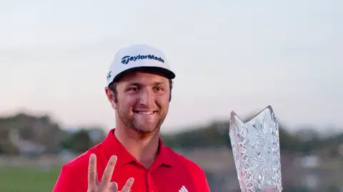 Jon Rahm tras ganar el CareerBuilder Challenge Jon Rahm tras ganar el CareerBuilder Challenge