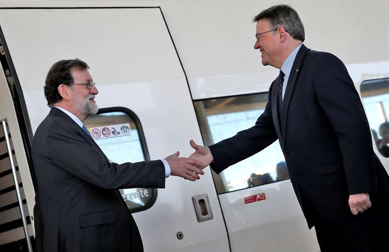 Rajoy realiza junto a Puig el trayecto inaugural del AVE a Castellón Rajoy realiza junto a Puig el trayecto inaugural del AVE a Castellón