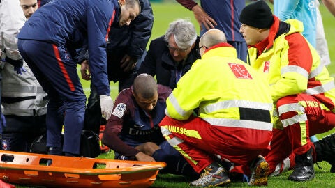 Mbapp&eacute;, tras su golpe con Lopes