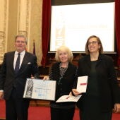 Mercedes Carrión ha recibido el I Premio Internacional de Poesía "Jorge Manríque" que convoca la Diputación junto con el Ayuntamiento de Paredes de Nava