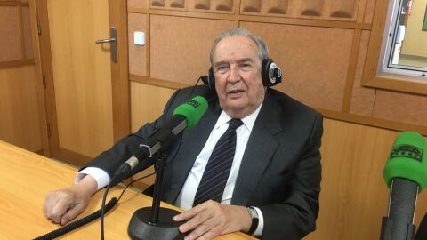 Jerónimo Saavedra en una entrevista en los estudios de Onda Cero Las Palmas 