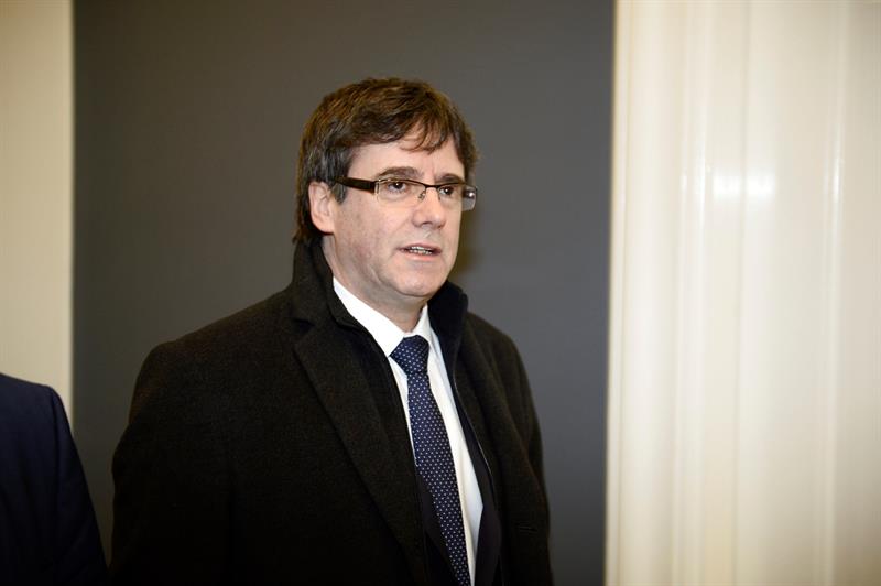 El Gobierno impedirá que la reunión entre Puigdemont y Torrent se celebre en la oficina de la Generalitat en Bruselas El Gobierno impedirá que la reunión entre Puigdemont y Torrent se celebre en la oficina de la Generalitat en Bruselas
