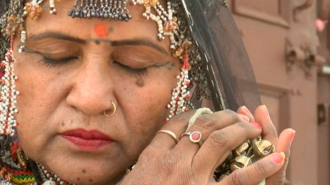 Gulabo, la mujer que consiguió que se dejasen de sacrificar niñas y se convirtió en embajadora de la cultura india Gulabo, la mujer que consiguió que se dejasen de sacrificar niñas y se convirtió en embajadora de la cultura india