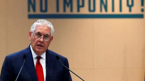 Rex Tillerson, ofrece un discurso durante la reuni&oacute;n de la Alianza Internacional