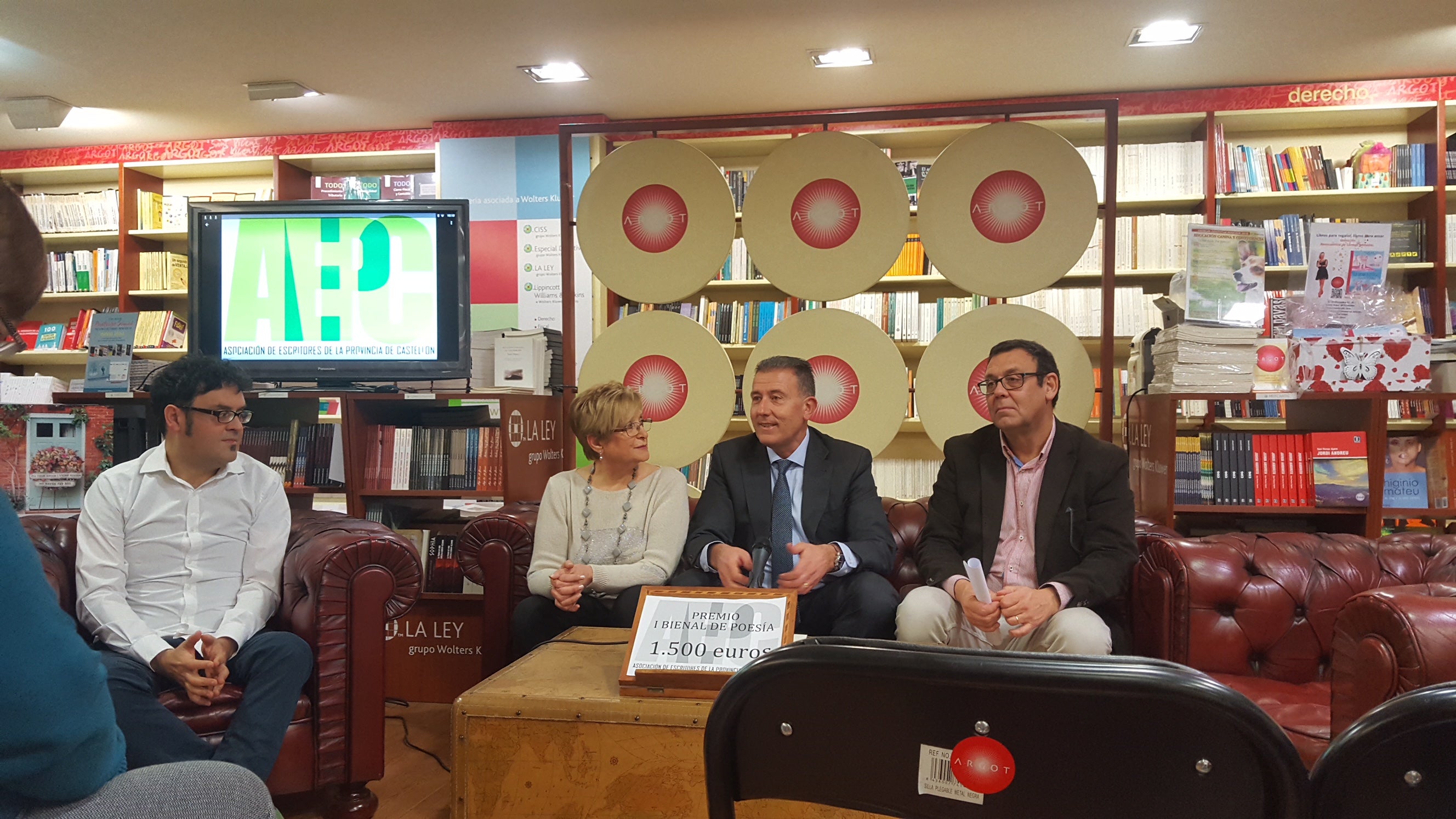 La Diputación y la Asociación de Escritores de Castellón crean la Bienal de Poesía La Diputación y la Asociación de Escritores de Castellón crean la Bienal de Poesía