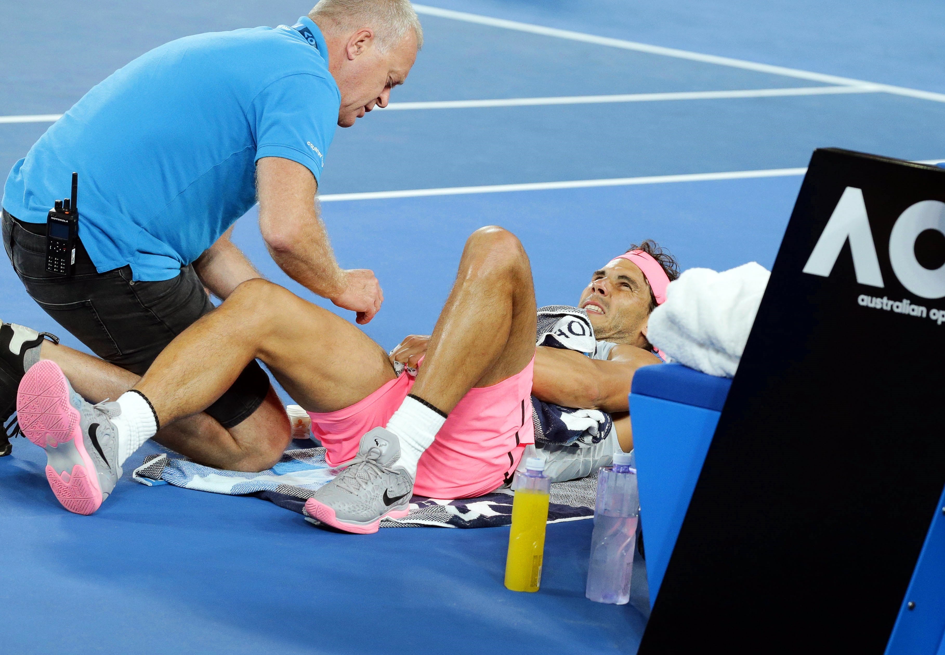 Nadal se retira en cuartos por lesión ante Cilic y dice adiós el Abierto de Australia Nadal se retira en cuartos por lesión ante Cilic y dice adiós el Abierto de Australia