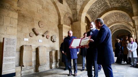 MARIANO RAJOY BAJO LOS ARCOS DE SAN ISIDORO EN LE&Oacute;N QUE ACOGIERON LAS PRIMERAS CORTES