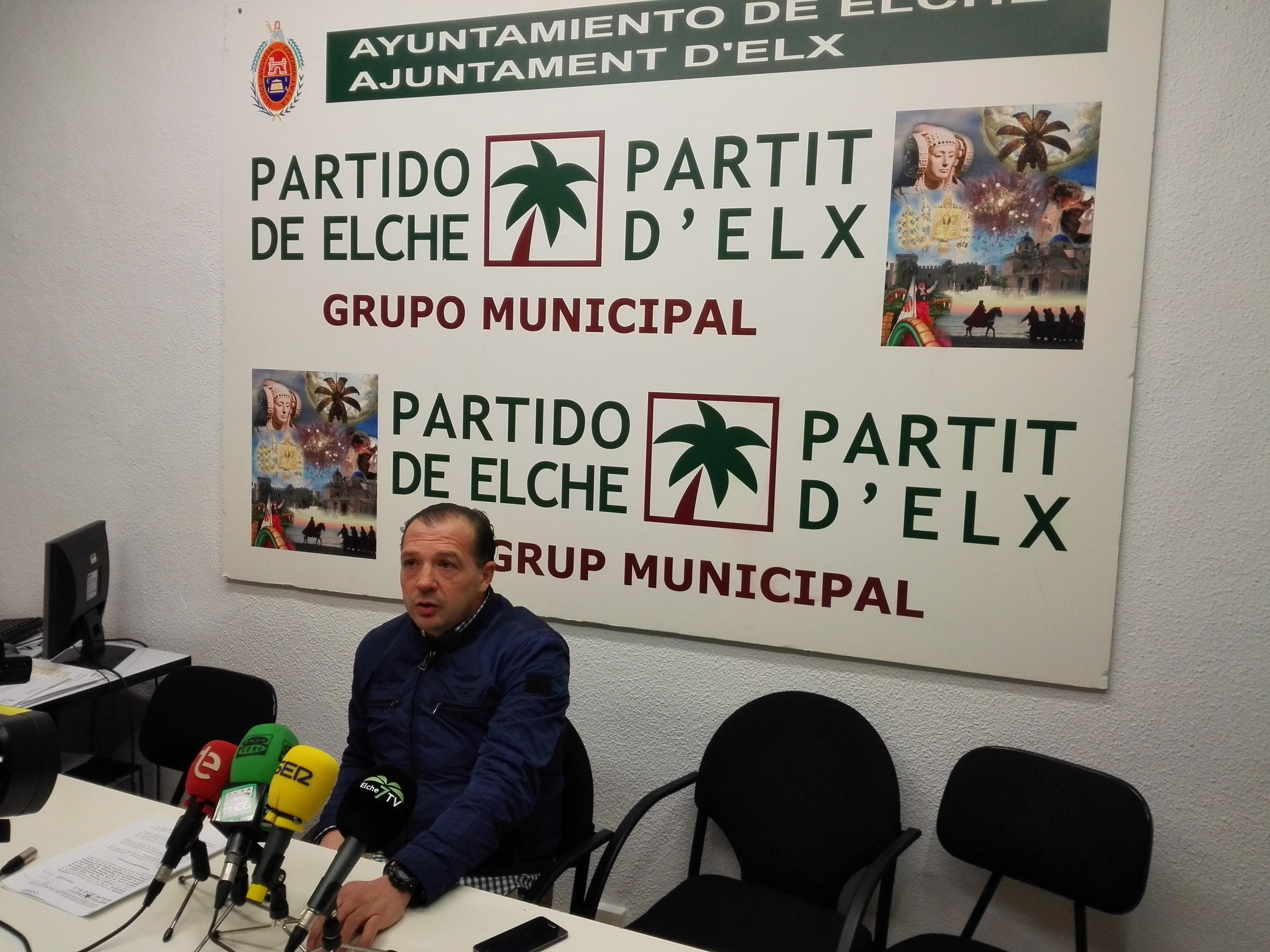 El Partido de Elche pide un programa de concienciación medioambiental en los colegios e institutos El Partido de Elche pide un programa de concienciación medioambiental en los colegios e institutos