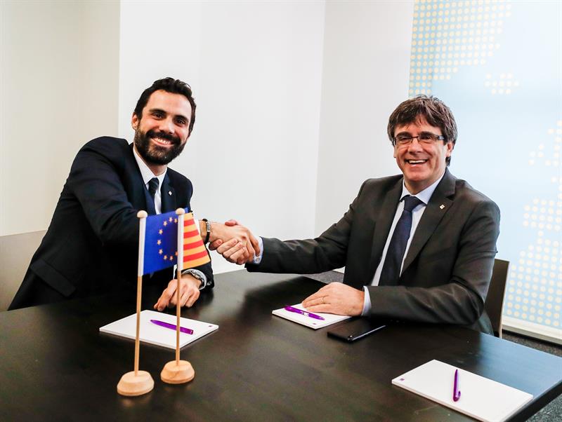 Puigdemont pide amparo a Torrent para poder someterse al pleno de investidura Puigdemont pide amparo a Torrent para poder someterse al pleno de investidura