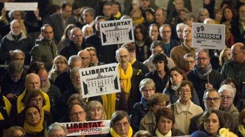 Concentraci&oacute;n en Barcelona por Jordi S&agrave;nchez y Jordi Cuixart (archivo)