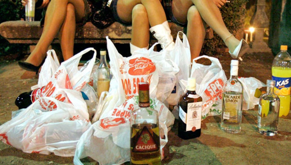 Desciende el consumo de alcohol pero aumentan las ingestas masivas de droga Desciende el consumo de alcohol pero aumentan las ingestas masivas de droga