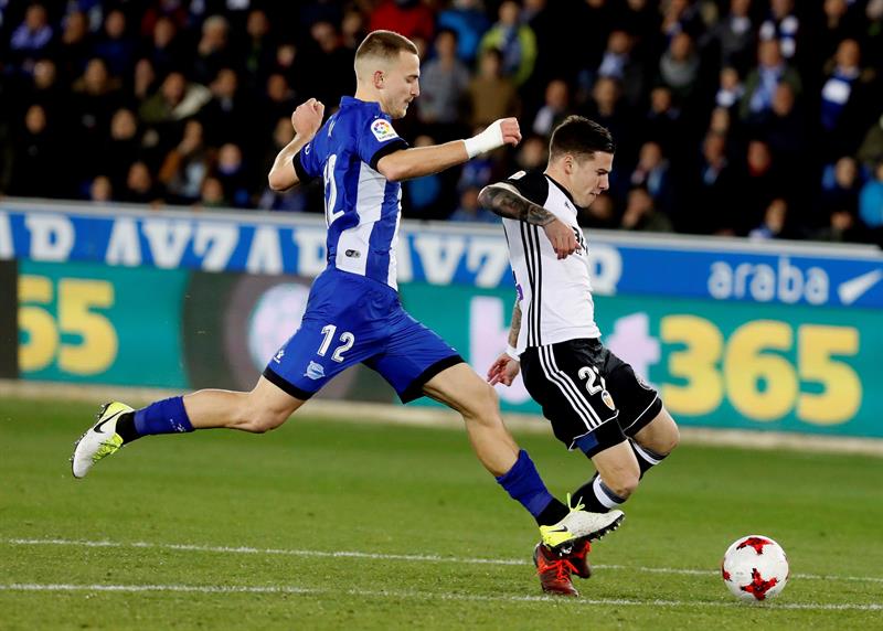 Alavés 2-1 Valencia. El Valencia se convierte en el segundo semifinalista de la Copa Rey Alavés 2-1 Valencia. El Valencia se convierte en el segundo semifinalista de la Copa Rey