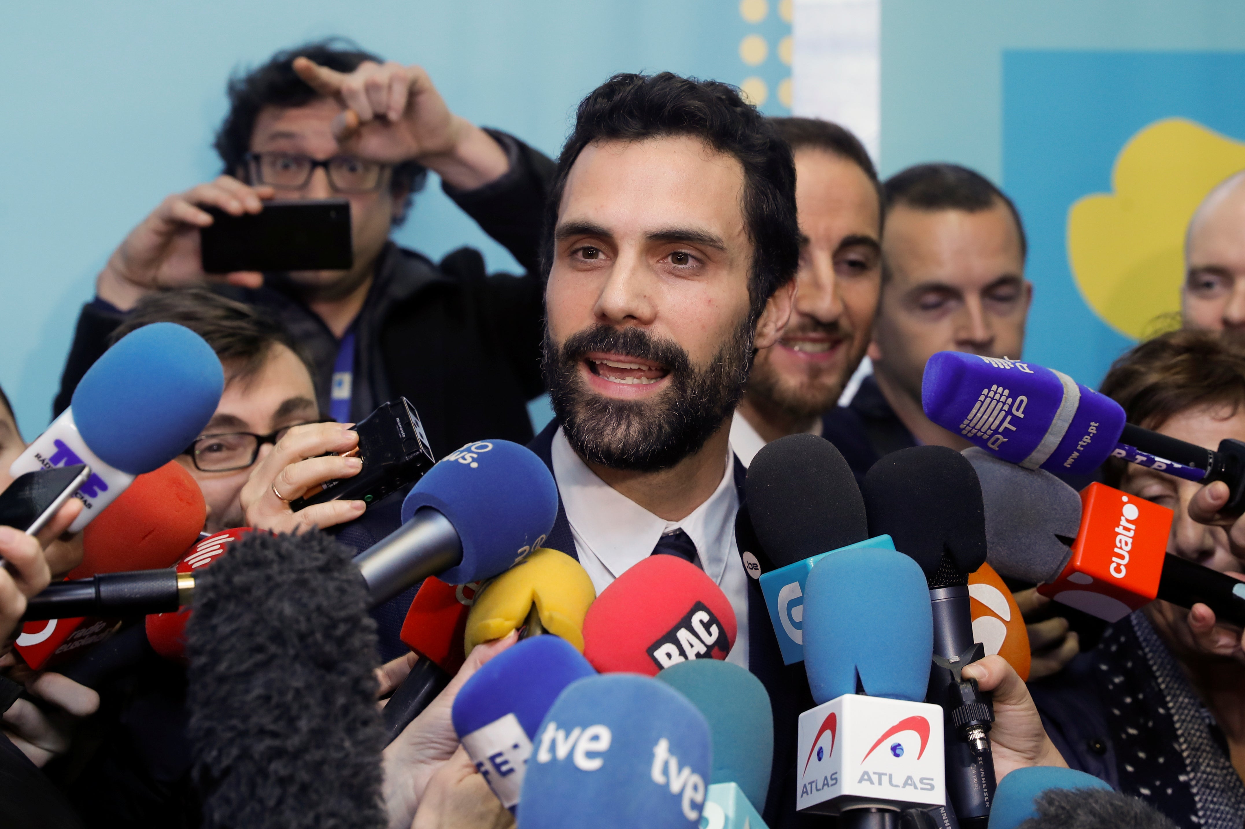 Torrent reúne este jueves a los grupos para abordar la investidura de Puigdemont Torrent reúne este jueves a los grupos para abordar la investidura de Puigdemont