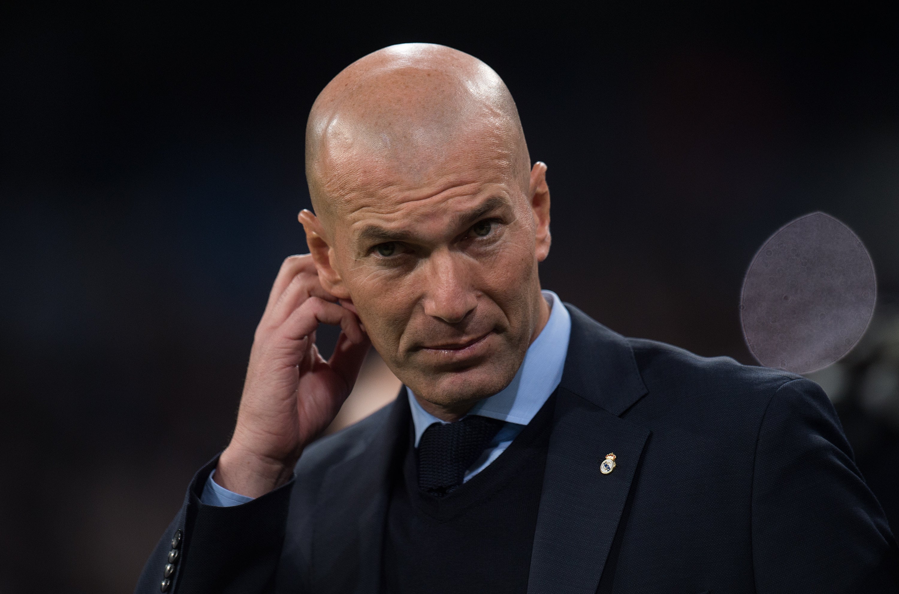 Las preguntas de Amón: "Si había hasta ayer crisis en el Madrid, ¿Cómo ha de definirse la situación tras ser eliminado de la Copa del Rey?" Las preguntas de Amón: "Si había hasta ayer crisis en el Madrid, ¿Cómo ha de definirse la situación tras ser eliminado de la Copa del Rey?"
