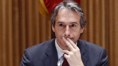El ministro de Fomento, &Iacute;&ntilde;igo de la Serna, durante su comparecencia