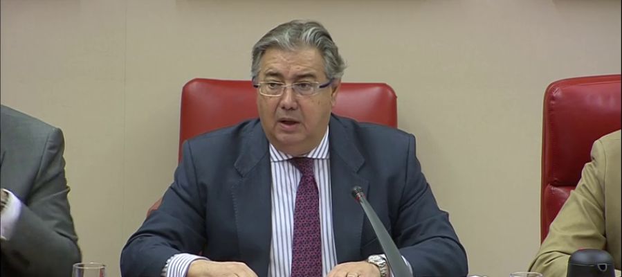 Zoido pide perdón a los afectados por el colapso de la AP-6 y asegura que las decisiones de Iberpistas "no fueron correctas" Zoido pide perdón a los afectados por el colapso de la AP-6 y asegura que las decisiones de Iberpistas "no fueron correctas"