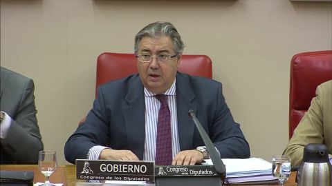 Zoido pide perd&oacute;n a los afectados por el colapso de la AP-6 y asegura que las decisiones de Iberpistas "no fueron correctas"
